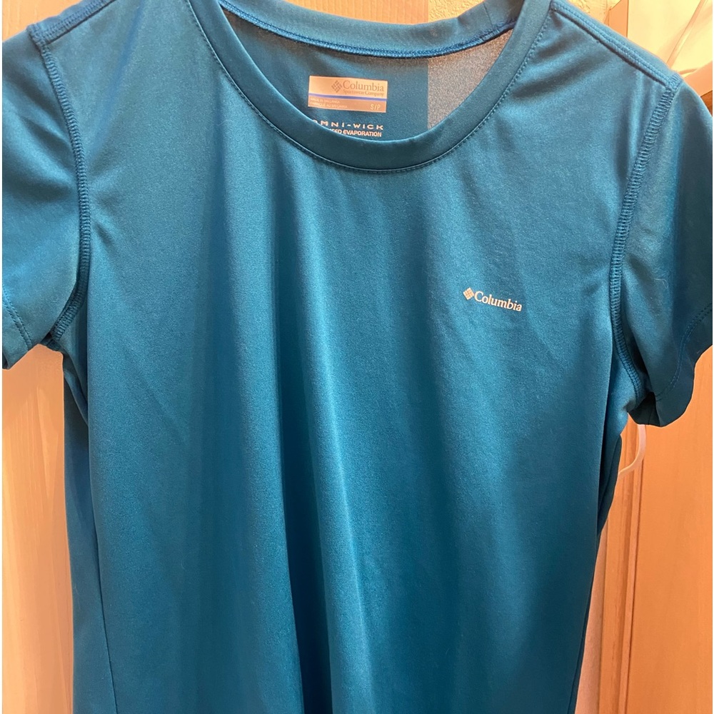 Women’s Small Columbia T shirt.  Omni wick